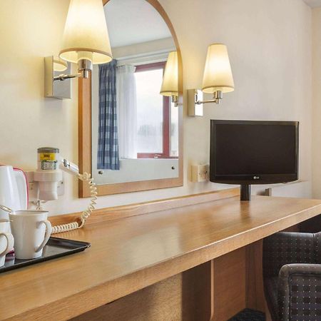 Days Inn Magor Buitenkant foto